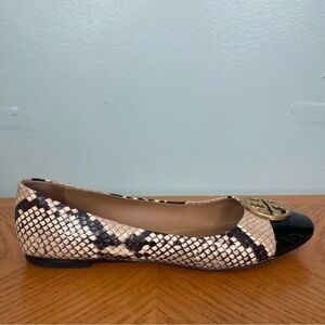 Tory Burch Women’s Chelsea Snake Print Cap Toe Ballet Flats Logo Size 7